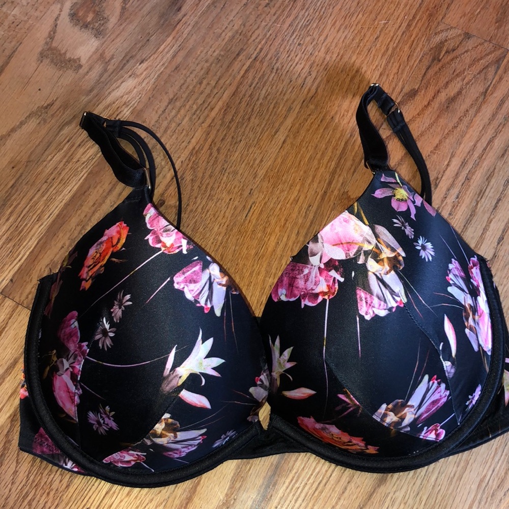 32DDD Victoria Secret Bra